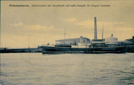 Alte Ansichtskarte Wilhelmshaven, Hafeneinfahrt mit Strandhalle und städt. Dampfer Dr. Ziegner Gnüchtel