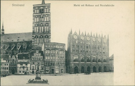 Alte Ansichtskarte Stralsund, Markt mit Rathaus und Nicolaikirche