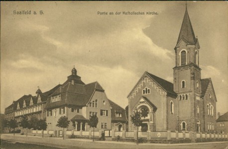 Alte Ansichtskarte Saalfeld/Saale, Partie an der Katholischen Kirche
