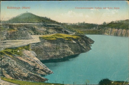 Alte Ansichtskarte Kalkberge (Mark), Überschwemmter Tiefbau mit Hohe Halde