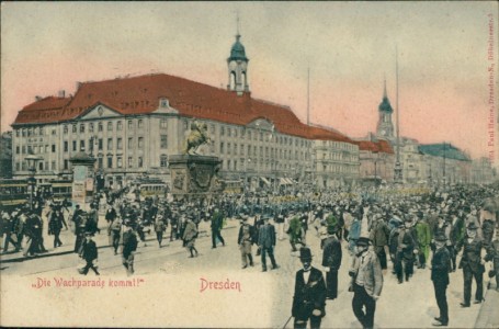 Alte Ansichtskarte Dresden, Die Wachparade kommt