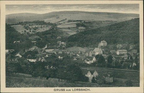 Alte Ansichtskarte Hofheim am Taunus-Lorsbach, Gesamtansicht mit Bahnstrecke
