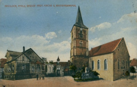Alte Ansichtskarte Haßloch, Grosse prot. Kirche u. Kriegerdenkmal