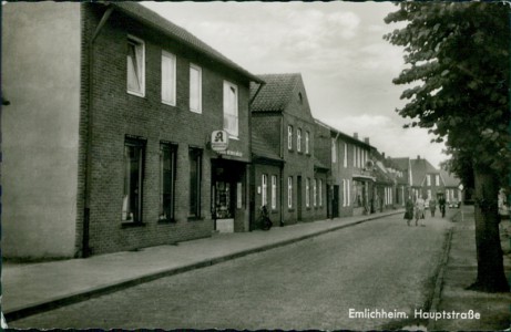 Alte Ansichtskarte Emlichheim, Hauptstraße mit Apotheke