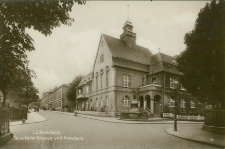 Alte Ansichtskarte Lüdenscheid, Sauerfelder Strasse und Amtshaus