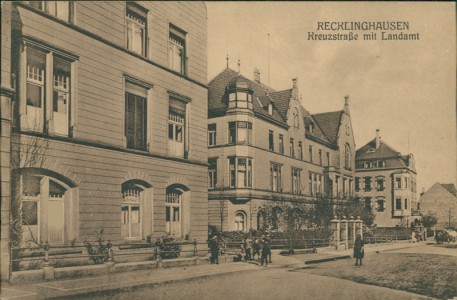 Alte Ansichtskarte Recklinghausen, Kreuzstraße mit Landamt